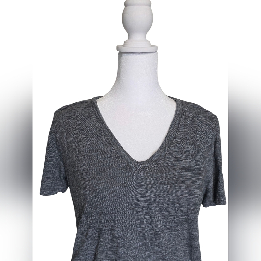 Cloth And Stone Gray V-Neck Women's Top Size XS - Picture 3 of 3
